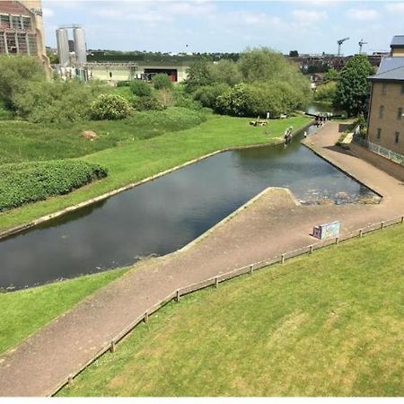 Double Room In A Top Floor Shared Apartment Northampton Buitenkant foto
