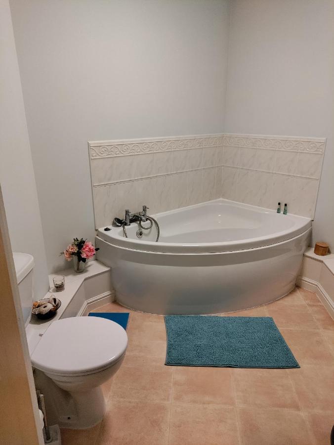 Double Room In A Top Floor Shared Apartment Northampton Buitenkant foto